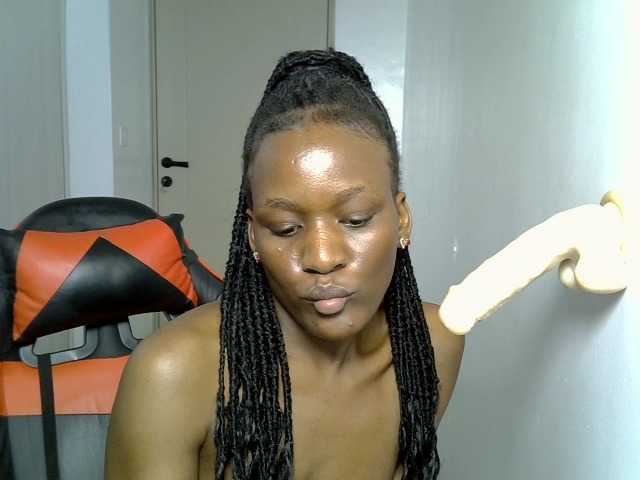 Dinah-6 live cam preview