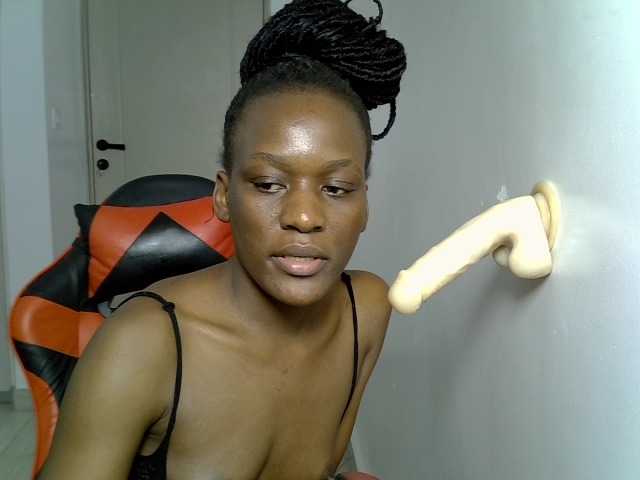 Dinah-6 — live female cam