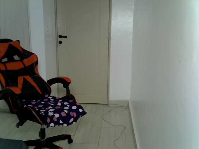 Dinah-6 live cam on BongaCams