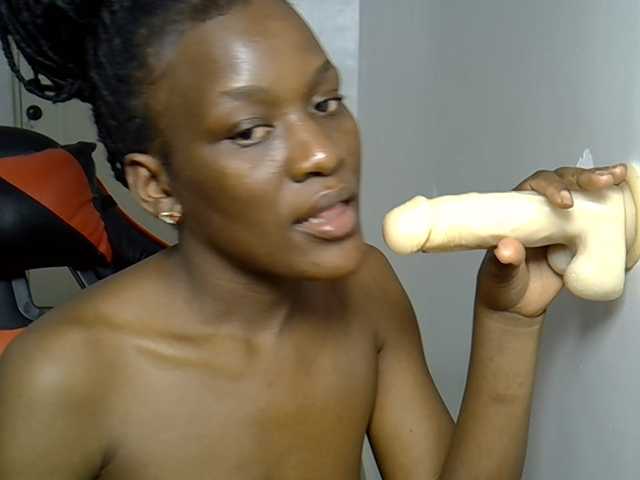 Dinah-6, en vivo ahora en BongaCams