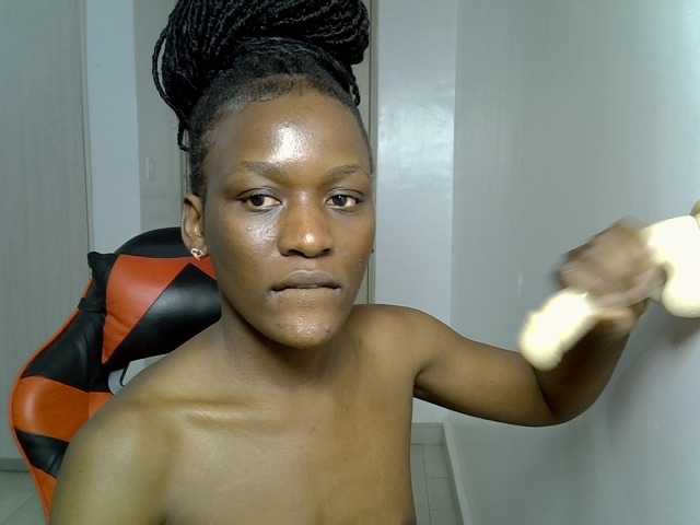Dinah-6 live cam preview