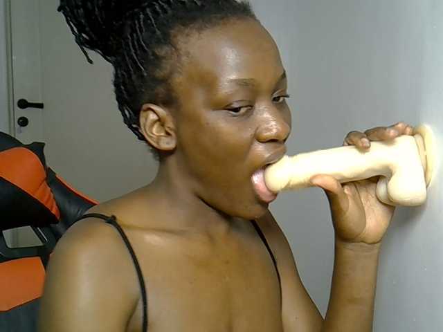Dinah-6 — live female cam