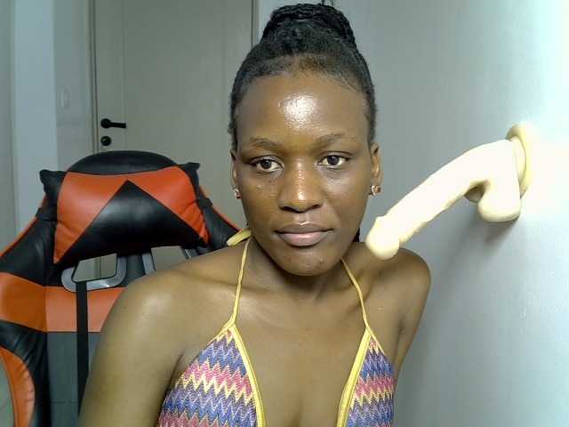 Dinah-6 live cam preview