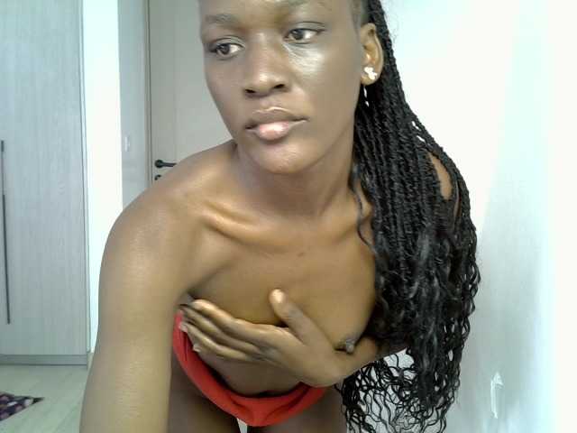 Dinah-6 live cam on BongaCams