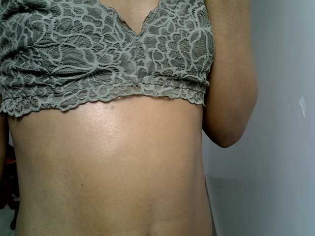 Dinah-6 live cam on BongaCams