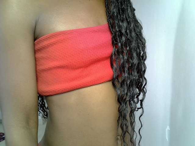 Dinah-6 live cam on BongaCams