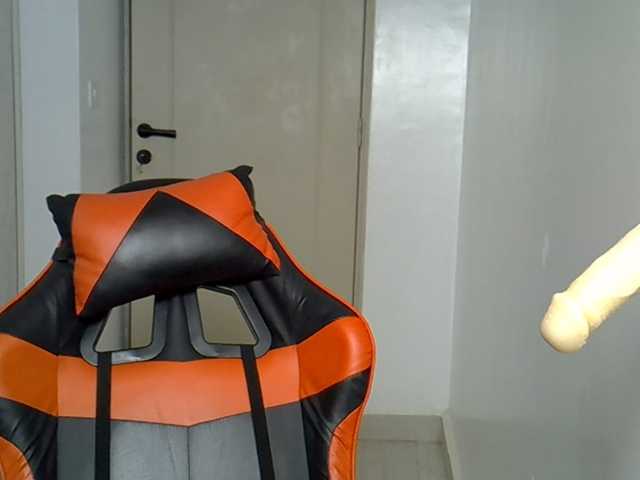 Dinah-6 live cam on BongaCams