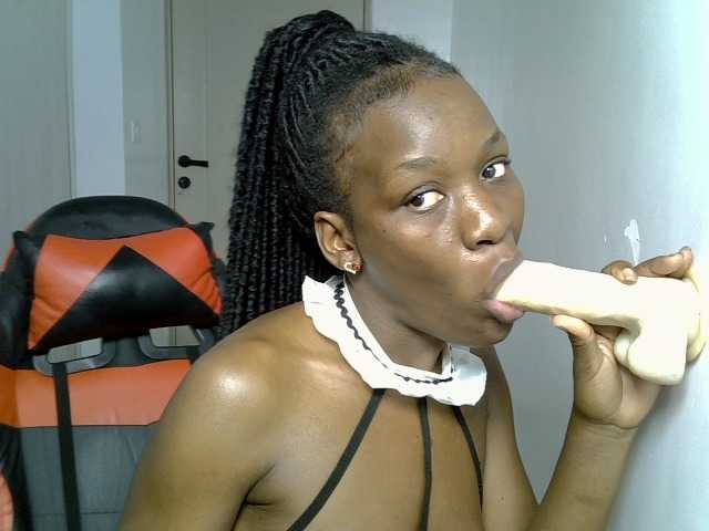Dinah-6, en directo ahora en BongaCams
