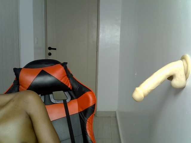 Dinah-6 live cam preview