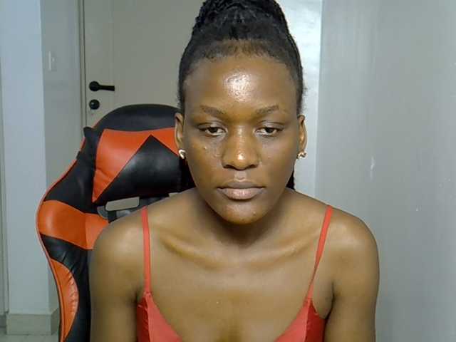 Dinah-6, en vivo ahora en BongaCams