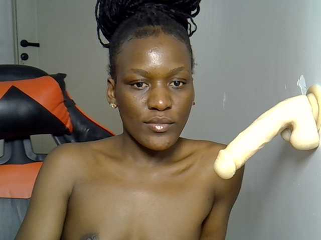 Dinah-6 live cam preview