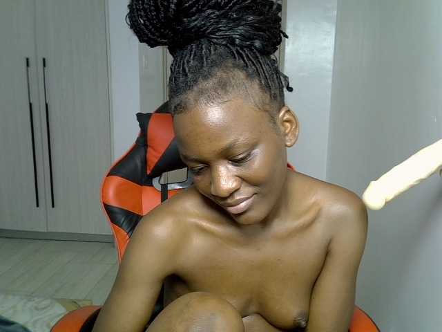 Dinah-6 live cam on BongaCams
