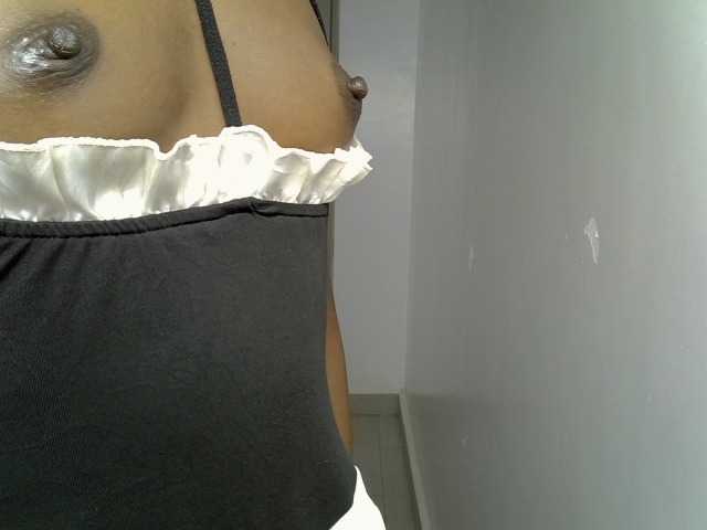 Dinah-6, live now on BongaCams