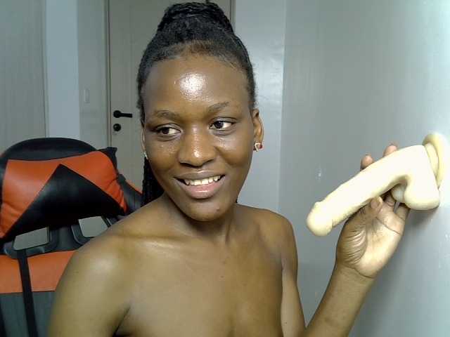 Dinah-6 live cam preview