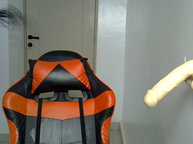 Dinah-6 live cam on BongaCams