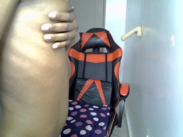 Dinah-6 live cam preview