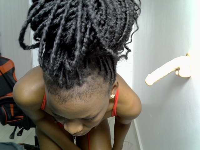 Dinah-6 live cam on BongaCams