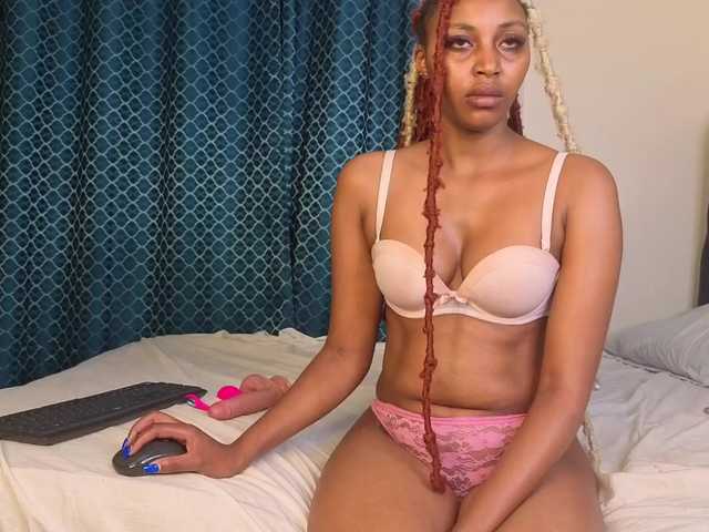 Chantel-Shanice live cam on BongaCams