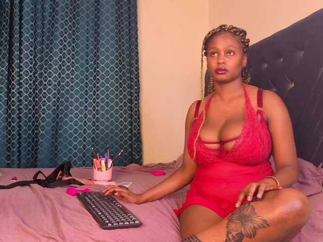 Chantel-Shanice live cam on BongaCams