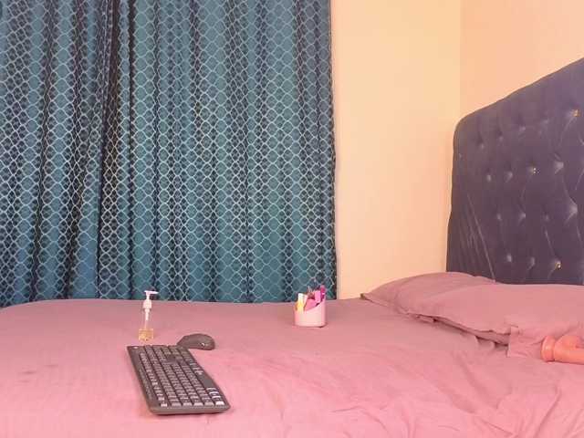 Chantel-Shanice live cam on BongaCams