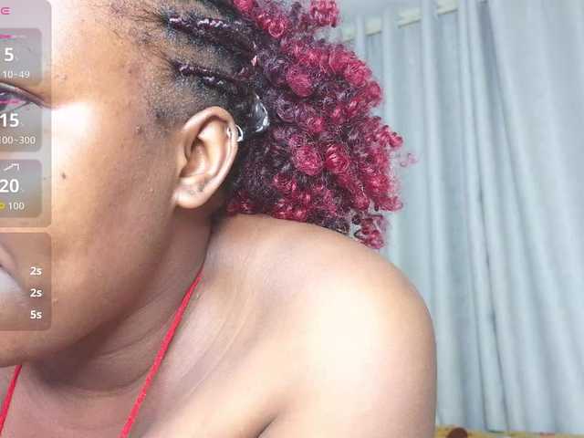 Sky-Foxxx live cam on BongaCams