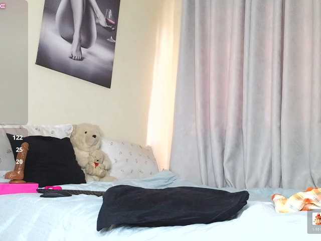 Sky-Foxxx live cam on BongaCams