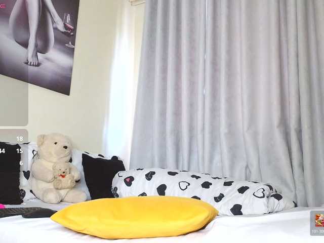 Sky-Foxxx, live now on BongaCams