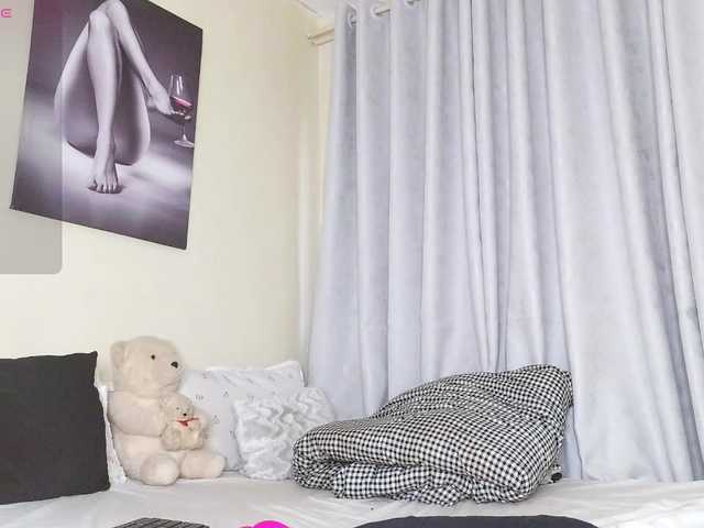 Sky-Foxxx live cam on BongaCams