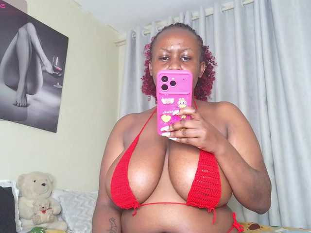 Sky-Foxxx live cam on BongaCams