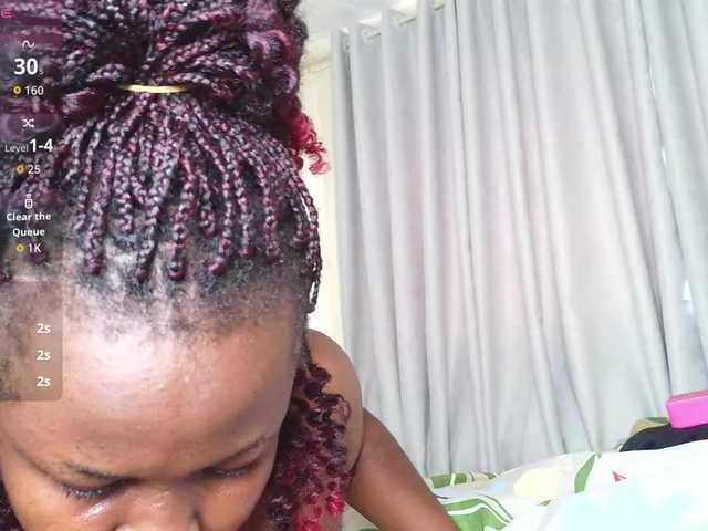 Sky-Foxxx live cam on BongaCams