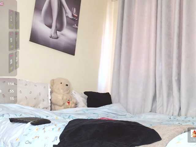 Sky-Foxxx live cam on BongaCams