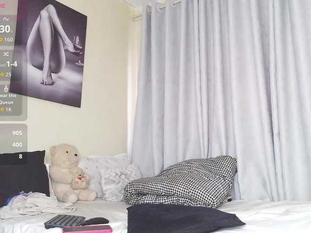 Sky-Foxxx live cam on BongaCams