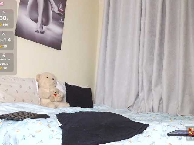 Sky-Foxxx live cam on BongaCams