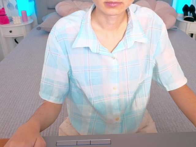 Nastenka77 live cam on BongaCams