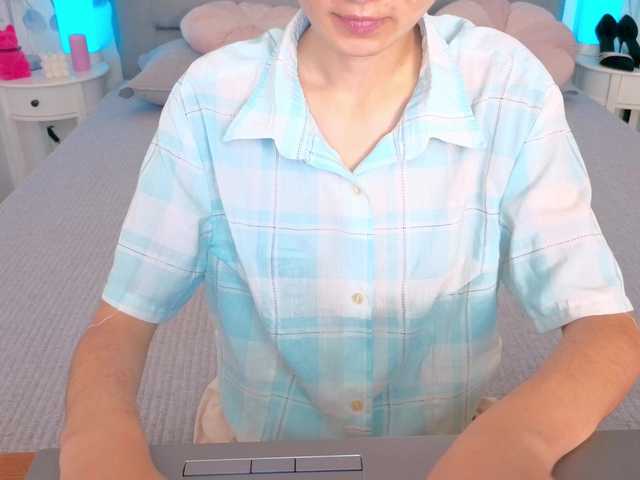 Nastenka77 live cam on BongaCams