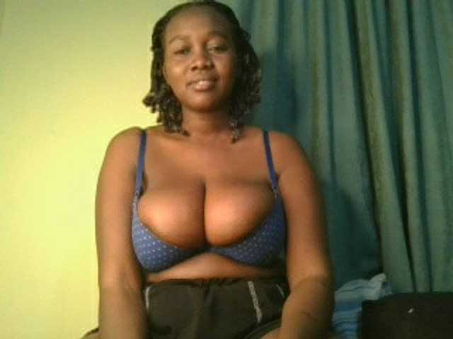 Silkyluna live on BongaCams