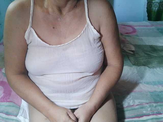 HotMama50 — live female cam