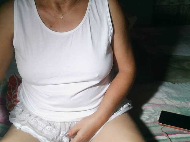 HotMama50 — live female cam