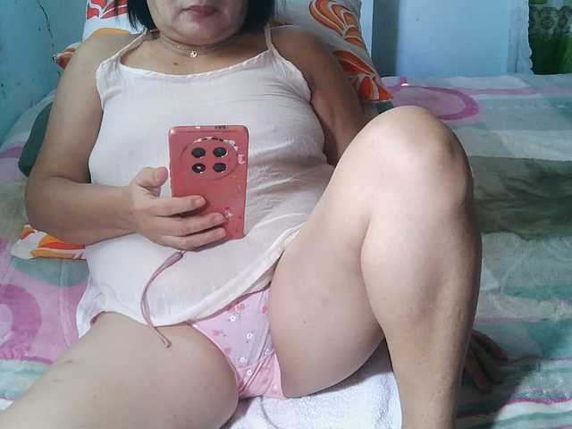 HotMama50 — live female cam