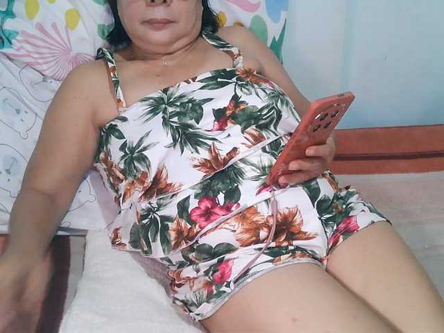 le modèle HotMama50 est en webcam porno dans un show sur le site bongacams, il possède les tags suivants: Asian,Brunette,Trimmed