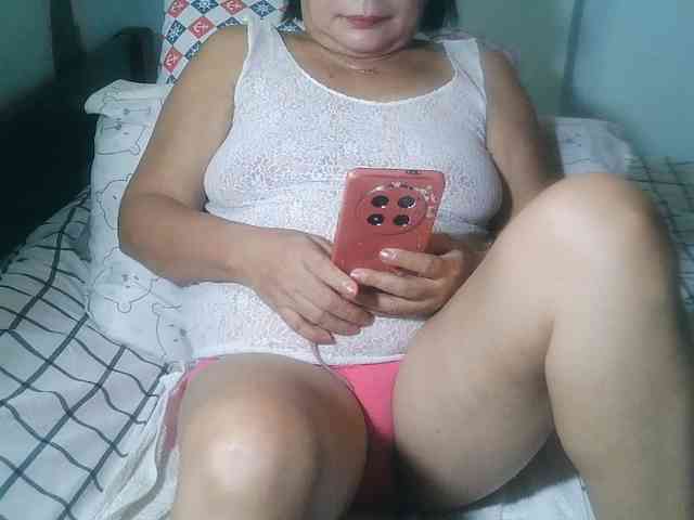 HotMama50 webcam