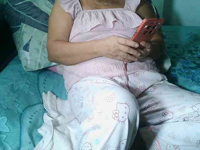 HotMama50 webcam