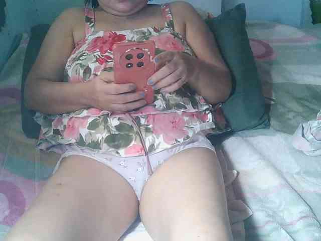 HotMama50 webcam