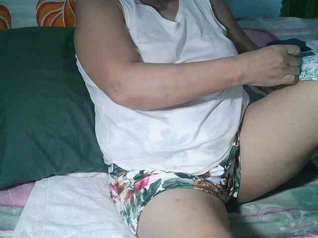HotMama50 webcam