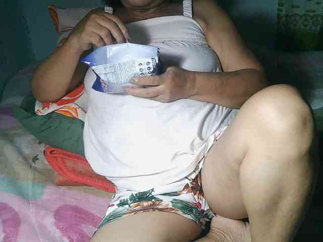 HotMama50 webcam