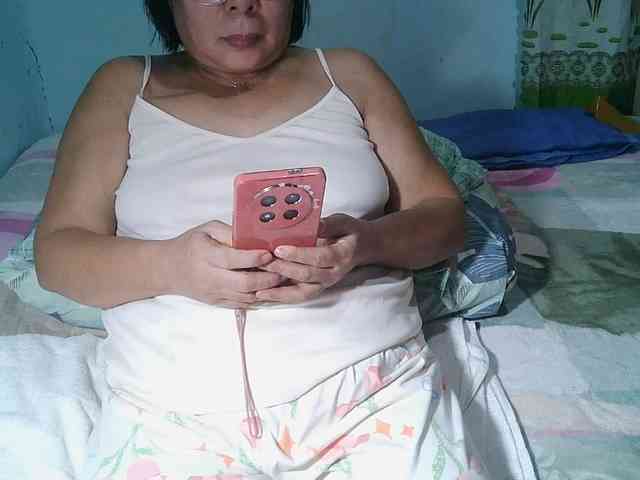 HotMama50 webcam
