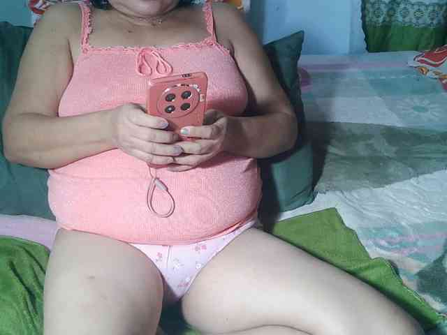 HotMama50 webcam