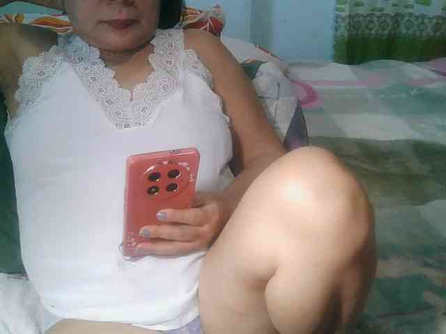HotMama50 webcam