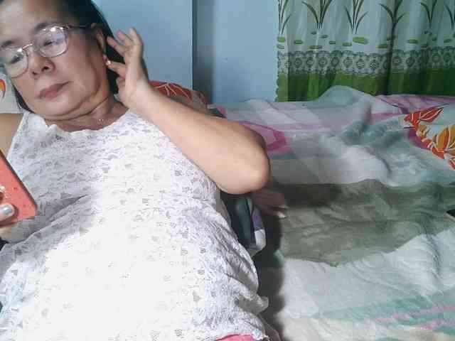 HotMama50 webcam