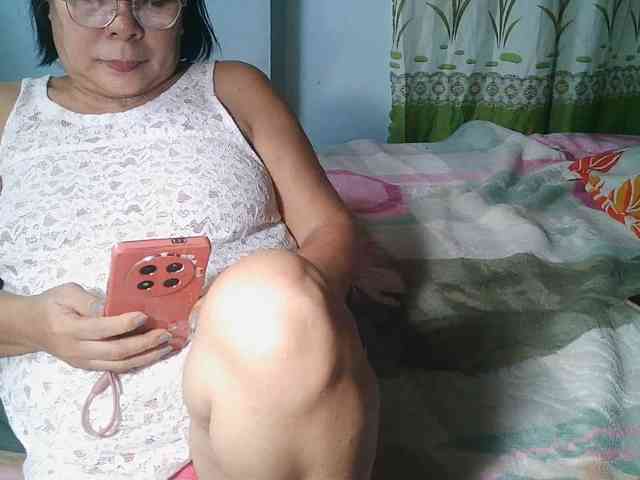 HotMama50 webcam